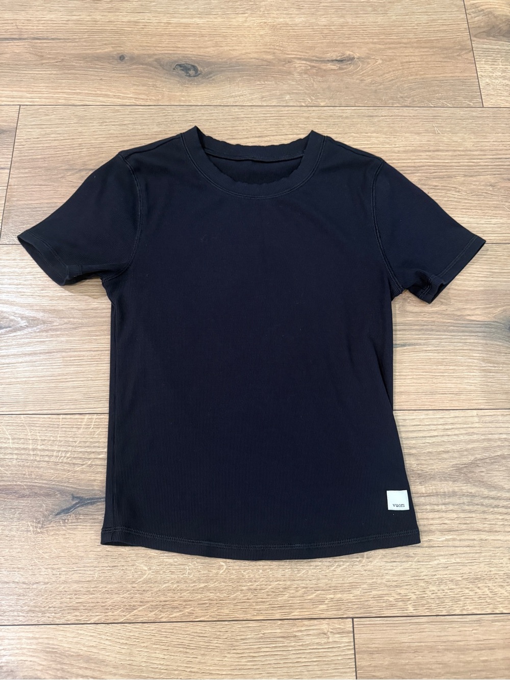 Vuori Black Pose Fitted Tee - Picture 2 of 4